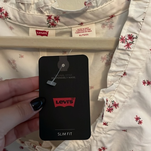 NWT Levi’s Western Cottagecore Floral White Ruffles Button-Front Tank Top - Picture 2 of 6